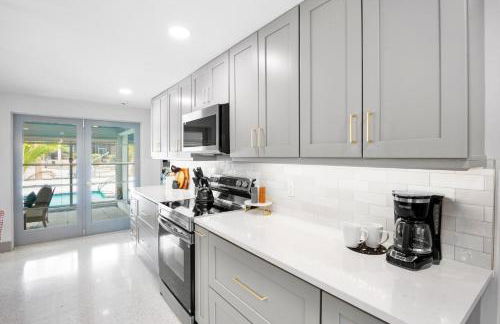 Coastal Charm - Photo 16