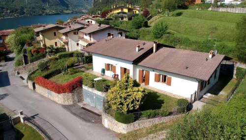 Cozy Holiday Home in Idro Lombardy with Private Garden - Foto 2