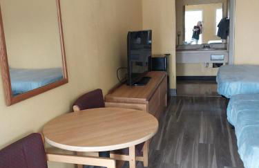 2 Queens Bed Hotel Room 142 - Foto 4