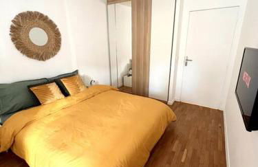 PARIS-MONTROUGE Magnifique appartement 3 pièces de 75m2 avec PARKING - très cosy pour 1 - 8 personnes refait à NEUF -ENTIRE APARTMENT LUXURIOUS AND WARM -Montrouge Paris 14ème - Proche Aéroport Orly Parc Expositions Porte de Versailles FREE WIFI GRATUIT - Foto 11