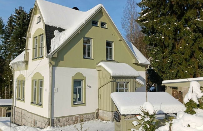 Beautiful Villa With Comfort - Photo 1