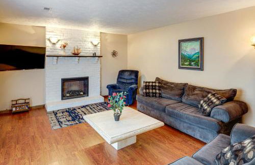 Bring the Family! Suburban Home with Yard in Omaha - Foto 1