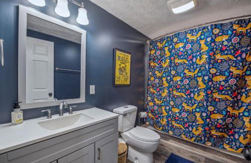 Trailblazer Lodge - Upscale, hot tub, trail, game room, wifi, fire pit, bar, pool table, king bed, view, pet friendly - Photo 63