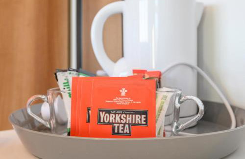 Lower Wortley 3 - Couples Haven with a Shared Kitchen - Pass the Keys - Photo 22