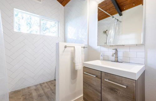 Secluded Lake Cottage with Hot Tub - Foto 12