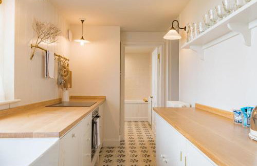 West Cottage by Bloom Stays - Photo 20