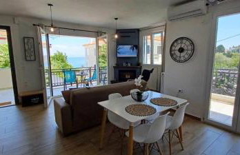 Seaview Luxury Apartment with private parking - Photo 2