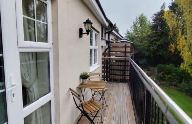SIX at Wooburn Green Cosy Retreat with Balcony near LEGOLAND Lapland UK and Windsor - Foto 2