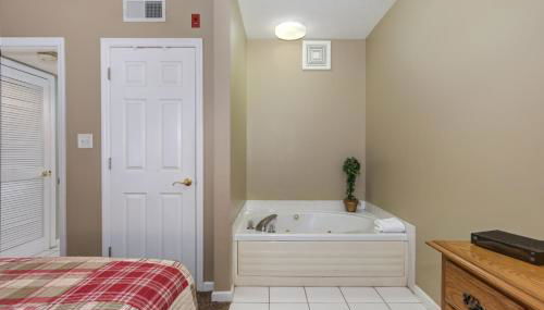 Colonial Crest Condo Unit #113 condo - Photo 5