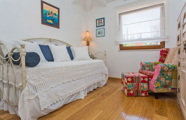 Luxury Villa Dolce Vita with Pool - Photo 15