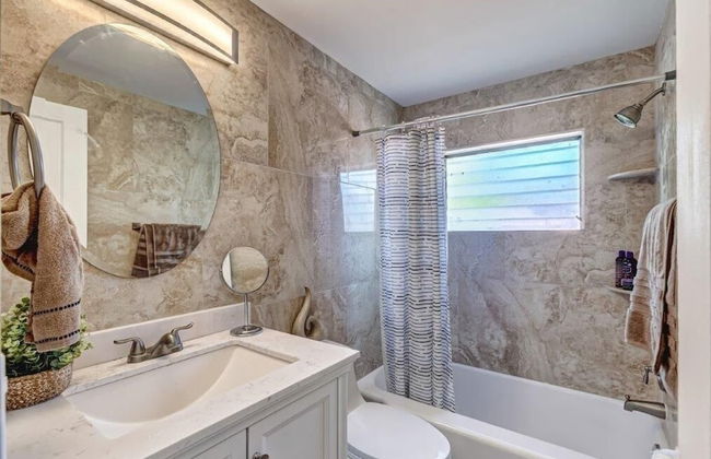 Beautifully Renovated 5 Bedroom with Guest House 5 Home by RedAwning - Foto 38