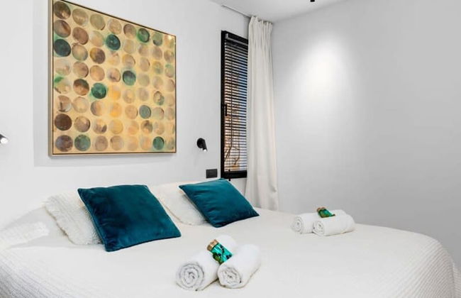 Relax in Luxury at This Stunning Seaside Villa - Photo 25