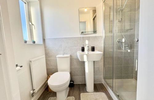 Spacious New 5 Bedroom Home in Swindon - Foto 9