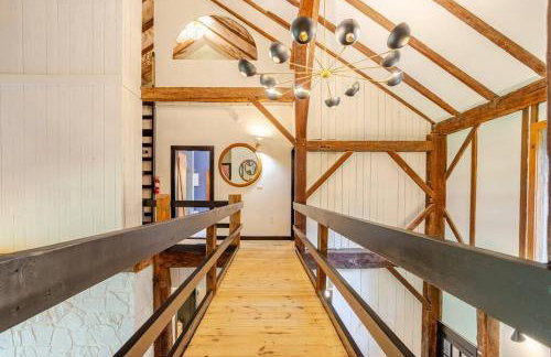 Unique Fully Restored Landmark Barn in Hudson - Foto 75