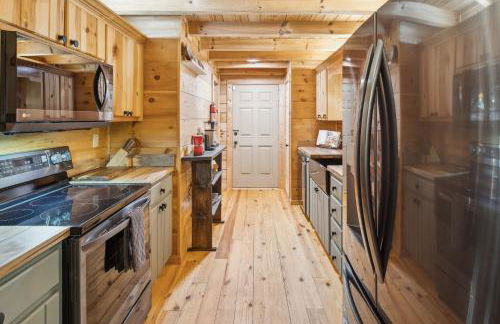 Pet-Friendly Lake Lure Cabin with Outdoor Oasis! - Foto 13