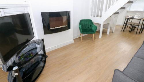 Holly House - Photo 5