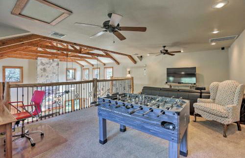 Riverfront Blanco Home with Shaded Porch and Hot Tub - Foto 13