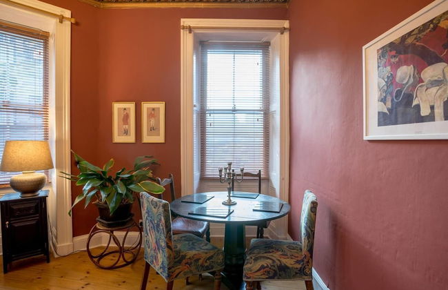 JOIVY Unique Royal Mile Apt - Relive Music History - Foto 8