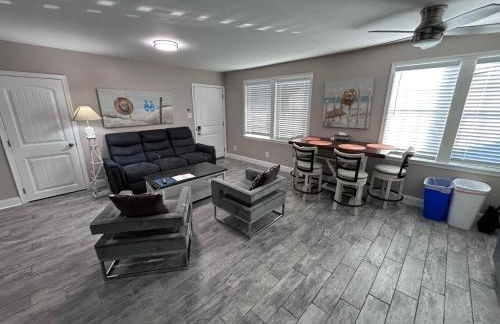 Beach Block Parking Modern Decor Porch - Foto 11