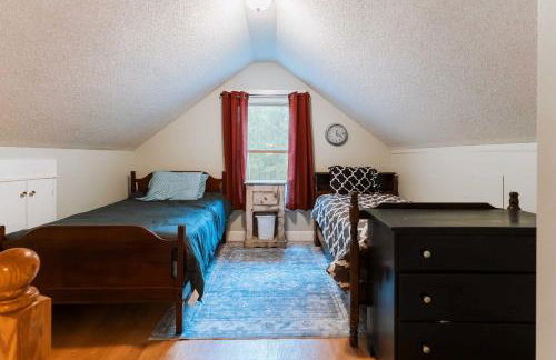 Waterfront Sebec Lake Home with Yard and Fire Pit - Foto 16