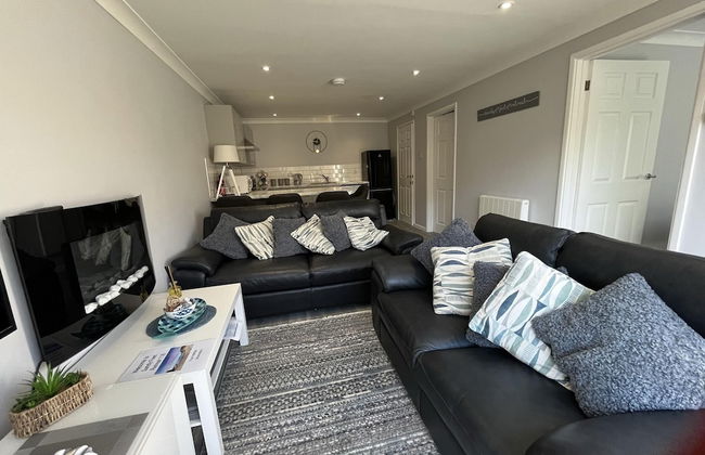 2 Bed Villa Sleeps 4 - Wifi, Garden, Sea Views - Foto 6