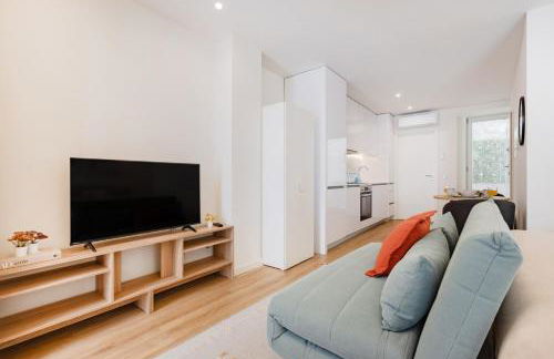 Studio Central 111 Collection - Photo 13