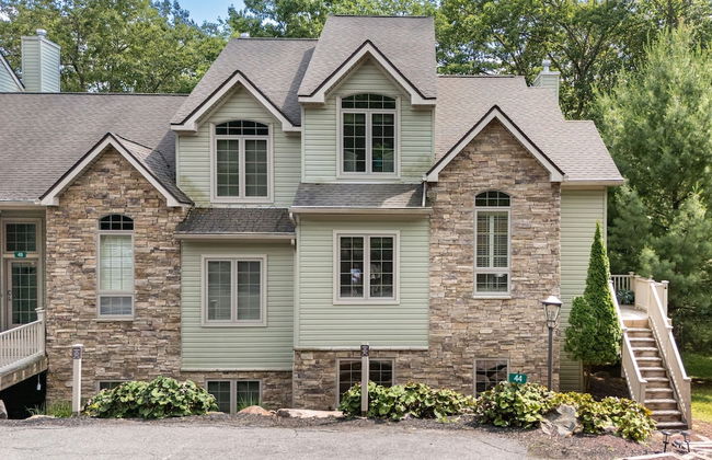 Highland Hideaway by Avantstay Group Poconos Retreat w Patio Game Room - Foto 53