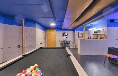 Lux Retreat with Indoor Swim Spa Game Lounge Theater Hot Tub Sauna - Foto 14