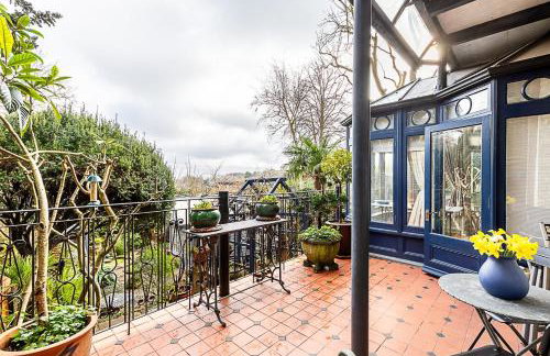 Elegant Highgate Garden Retreat - Photo 30