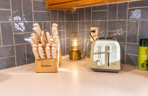 Family Retreat with Hot Tub, Game Room & Prime Location - Foto 43