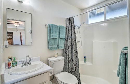 Charming Hilltop Home with Picture-Perfect View - Foto 15