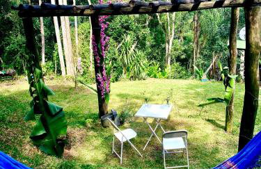 Casa de campo com muito verde e paz, 2 quartos, Wi-Fi, churrasqueira, deck, trilha - Foto 5