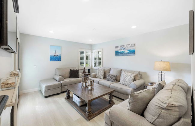 Walk to Beach Pool, Hot Tub, Private Patio, Parking Seabreeze Retreat - Foto 6