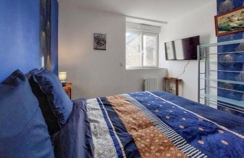 Amazing Home In Neuilly Le Vendin - Photo 7