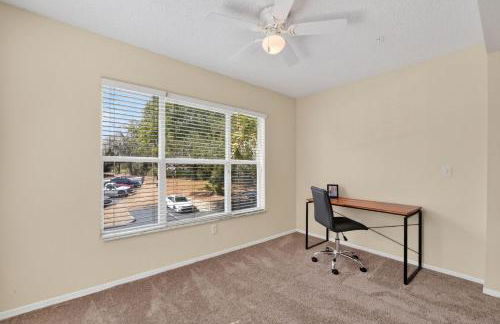 Bright & Comfy 2BR Home Away - Foto 12
