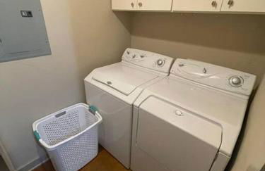 Charming 1BR Condo - Full Kitchen - Uptown Living - Foto 18