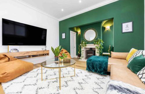 The Lymington Hub Slps 13 hot tub/chef/spa - Photo 37