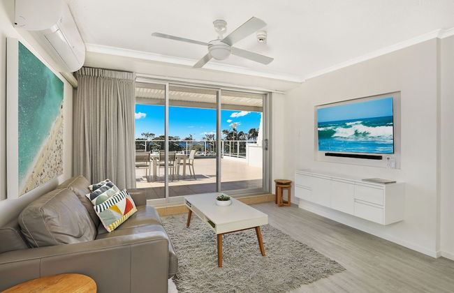 Elouera Tower Beachfront Apartments - Photo 27