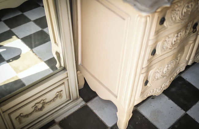 Elegant 1BR Apt w Balcony in the City - Photo 11