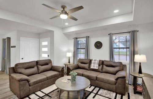 Peppercorn Orange - Locally Run! - Photo 13