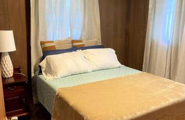 THE HILO HOMEBASE - Charming 3 Bedroom Hilo Home, with AC! - Foto 22