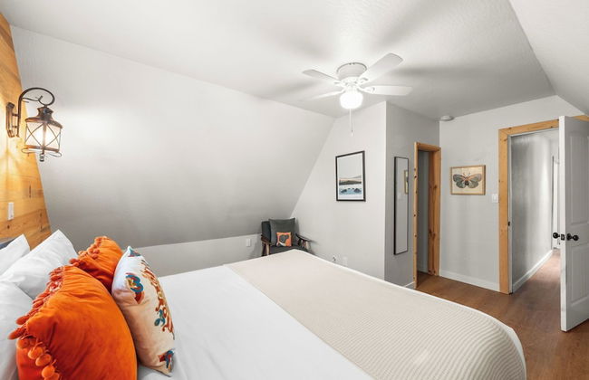 Sweet Pine Deck + Hot Tub, Cozy Modern Interior Close to Ski Resort! - Foto 66