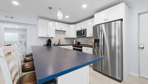 Heated Pool Home steps to the beach - Foto 2