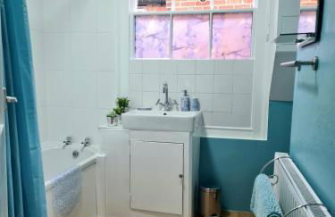 West Street Views #2 - Central apartment with home office - Photo 16