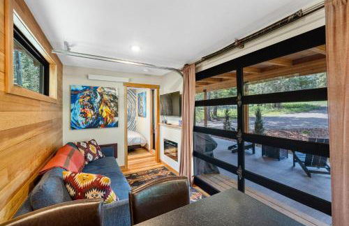 Two Pines - Unique container home w/hot tub - Downtown - Trailer Parking - Pet friendly - Foto 1