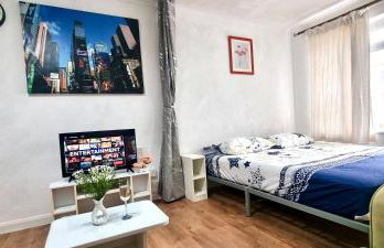 Friendly family apartment comfort sleep 6 close to tube bus airport - Foto 20