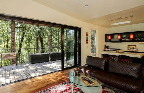 Stunning and Secluded Lakeside Getaway in the Grass Valley of California - Foto 8