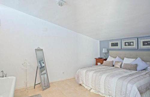 HOUSE WITH AMAZING VIEWS , OVERLOOKING THE FESTIVAL TOWN OF SITGES - Foto 29