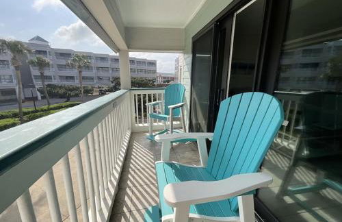 Sun Splashed Condo! Steps to Beach and 2 Pools Galveston Island - Foto 21