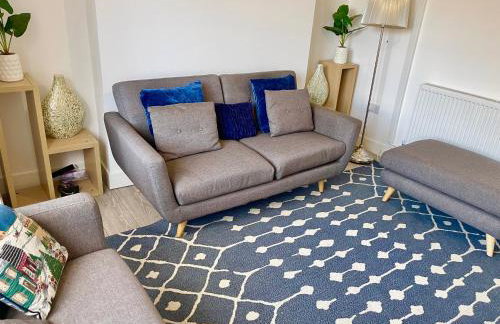 Neath, South Wales Getaway - 4 Bedroom Home -7 Guests - Free Parking - Foto 4